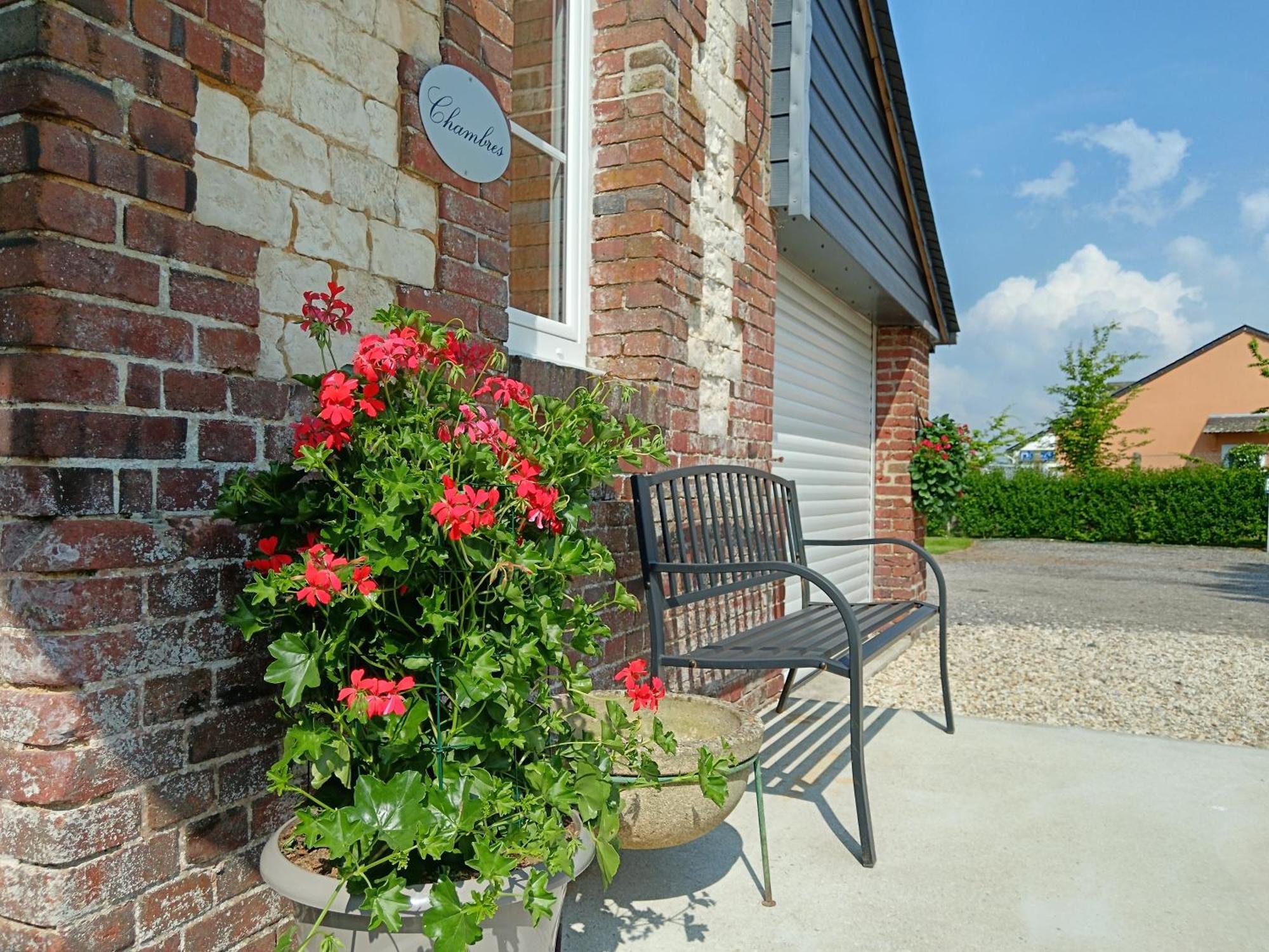 L'Ancienne Forge: Charming Bed & Breakfast with Three Unique Rooms Louvetot Exterior photo