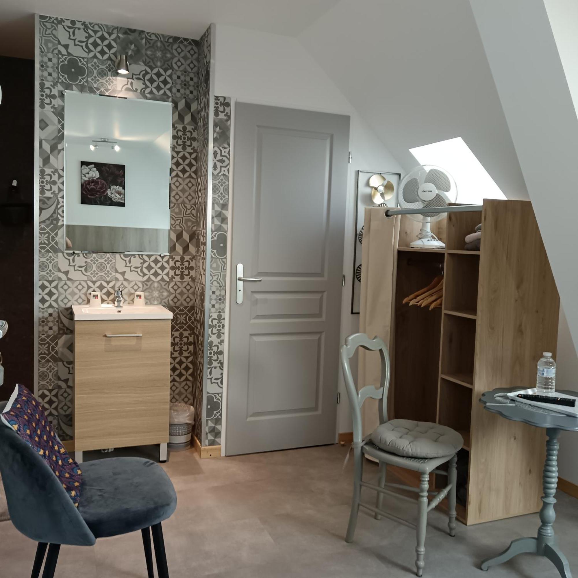 L'Ancienne Forge: Charming Bed & Breakfast with Three Unique Rooms Louvetot Exterior photo