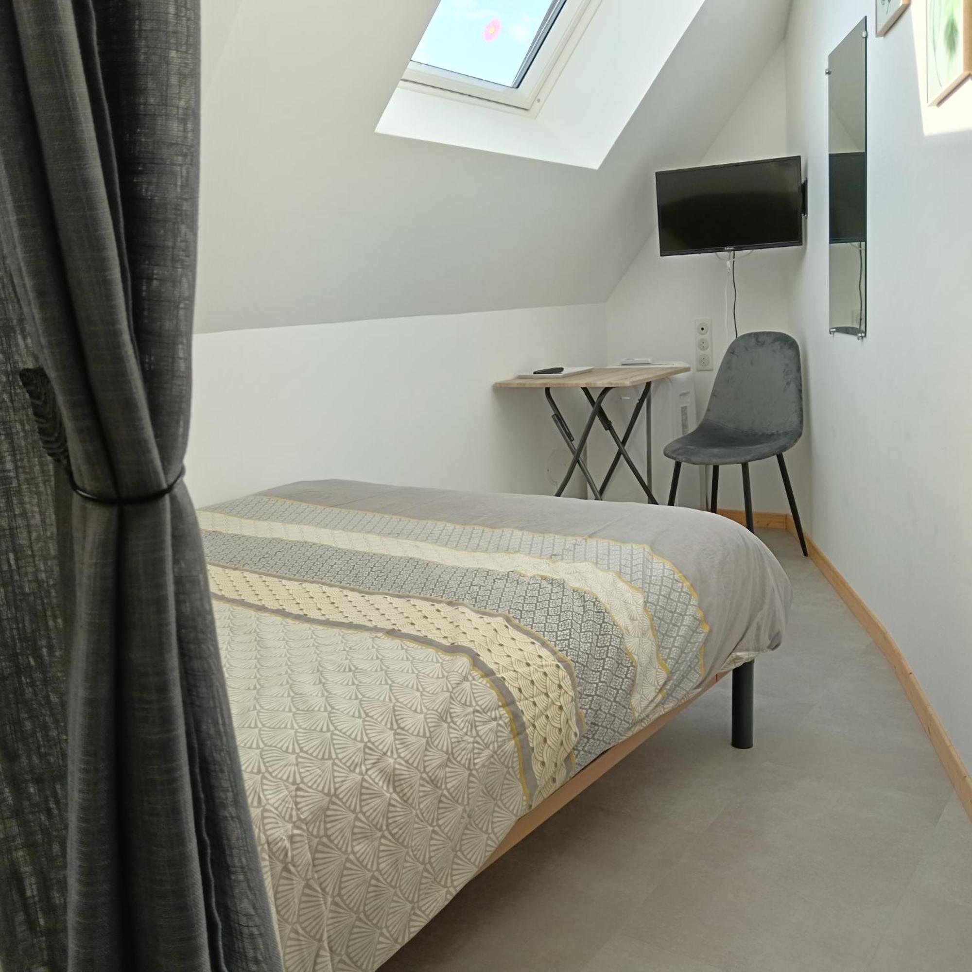L'Ancienne Forge: Charming Bed & Breakfast with Three Unique Rooms Louvetot Exterior photo